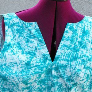 The Petite Keyhole Dress in End on End size 2